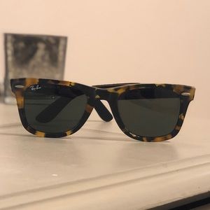 Ray-Ban Wayfarer in Tortoise